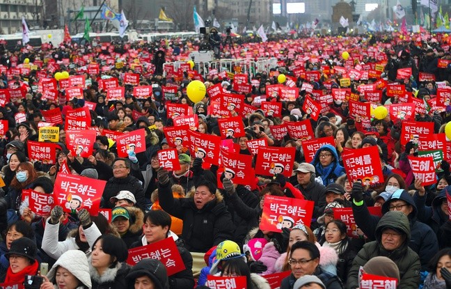 République de Corée: Des milliers de manifestants réclament le départ de la présidente - ảnh 1